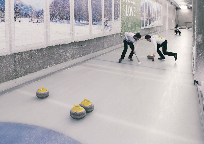 Curling aktivnosti na ledeni stezi