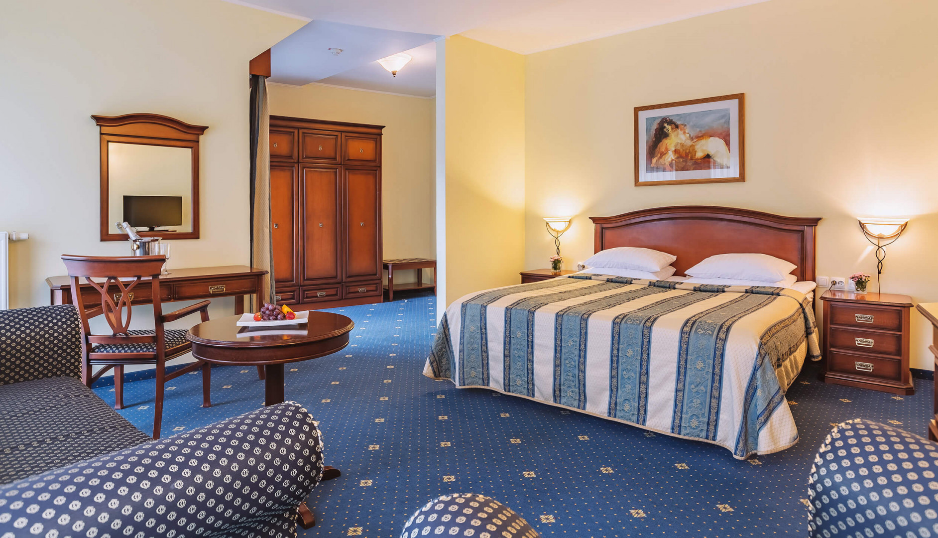 Ramada hotel and suites soba2