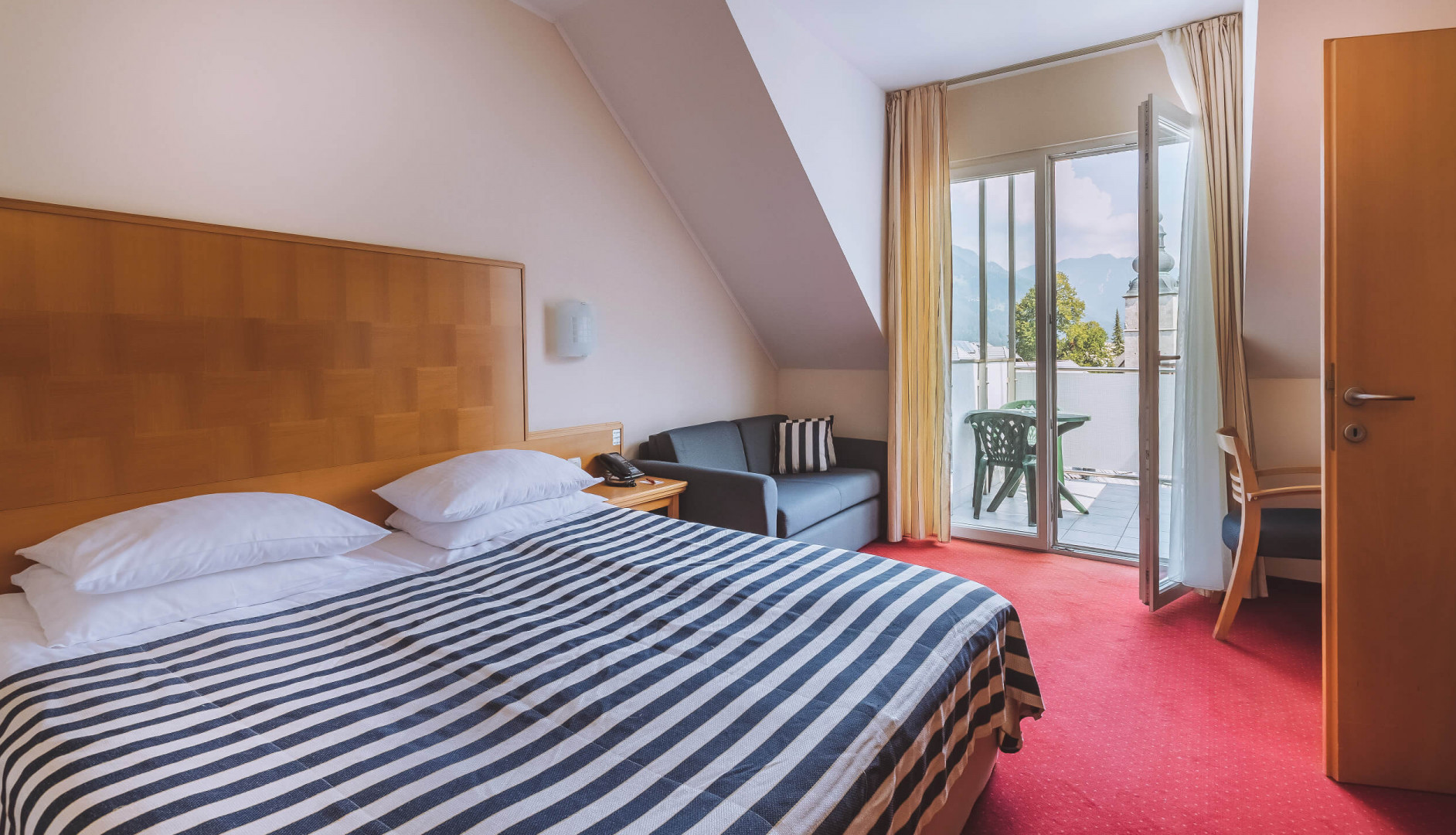 Ramada hotel and suites soba4