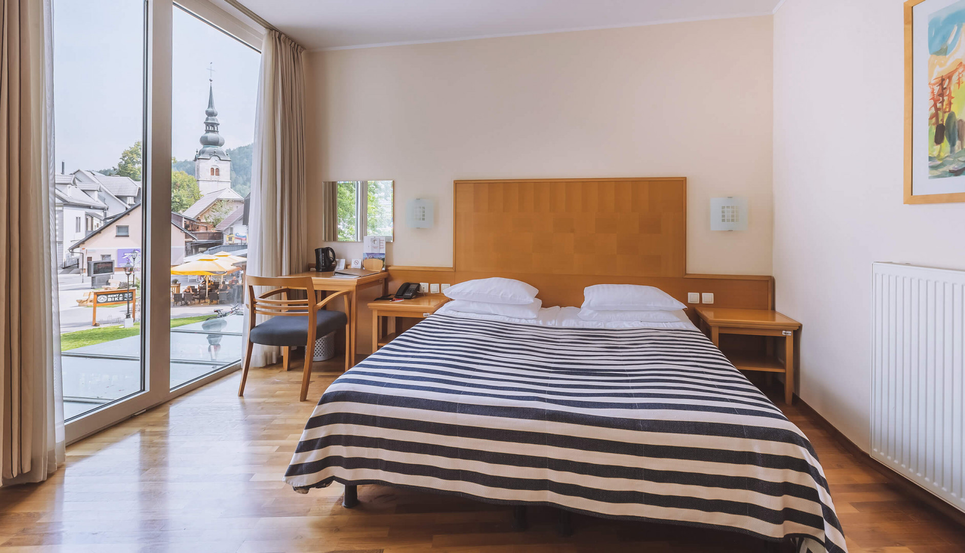 Ramada hotel and suites soba5