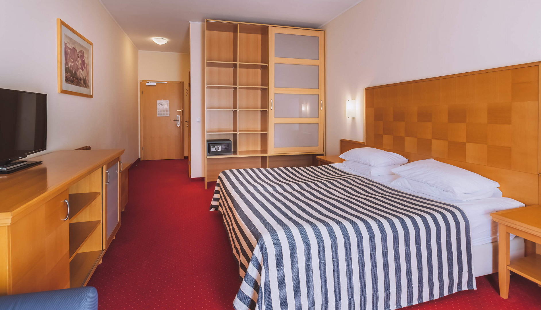 Ramada hotel and suites soba6